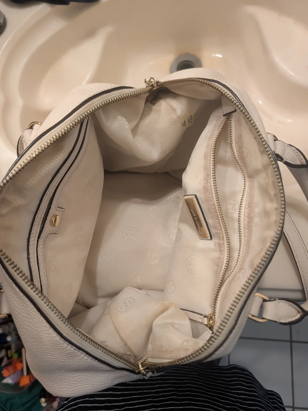 Authentic Pre Owned Tory Burch Cream Leather Satchel Bag W/handle's and Straps.